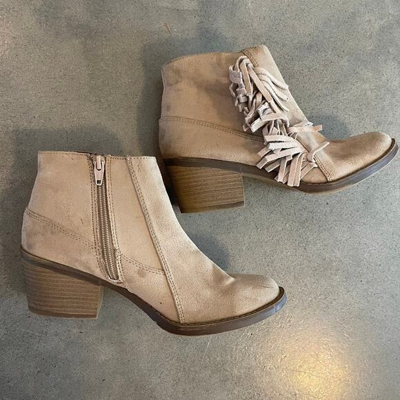 Mossimo Suede leather fringe taupe ankle boots low heel womens size 7.5 - Picture 7 of 11